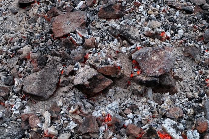Stará huť u Adamova - vypražená železná ruda, květen 2016