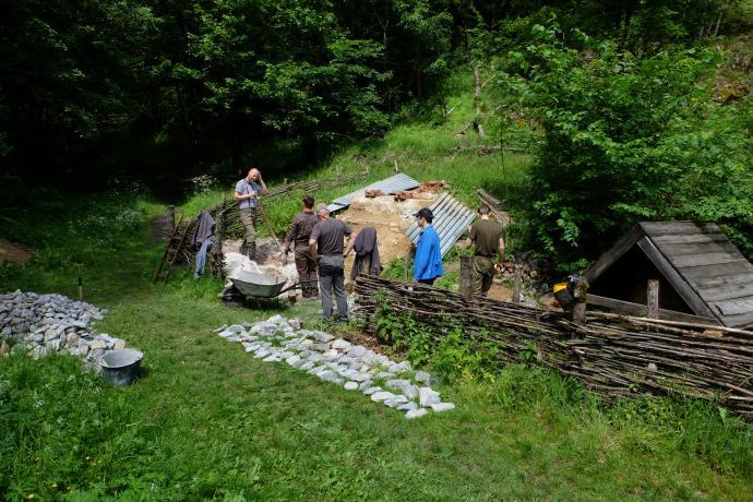 Stará huť u Adamova, květen 2024, oprava a příprava vápenky vápenickou sekcí Spolku Františka