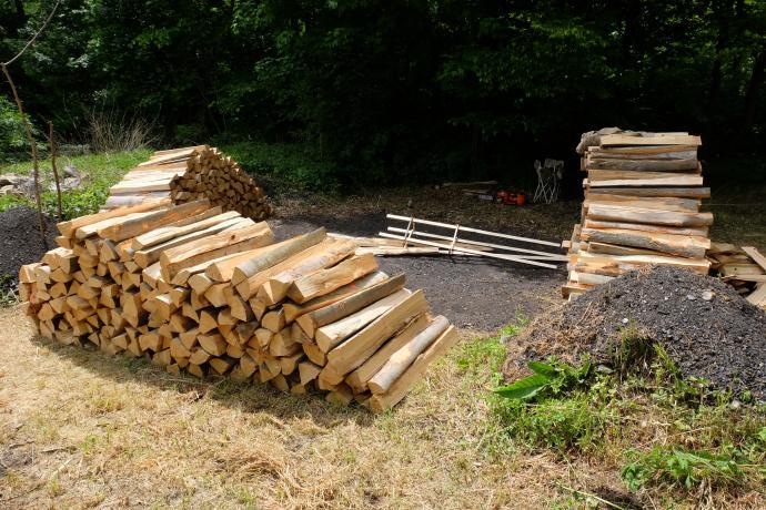 Dřevo do milíře a konstrukce krále