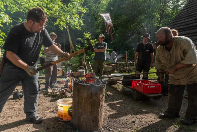 Stará huť u Adamova, květen 2024, zpracování houby z laténské pece